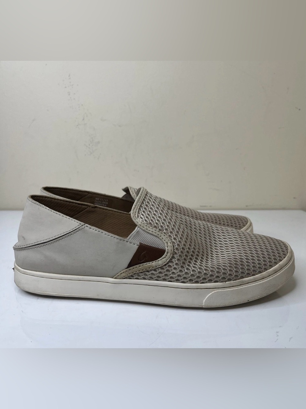 OluKai PEHUEA Women's Slip-On Mesh Loafers in Light Gray Size US 10 EU 40